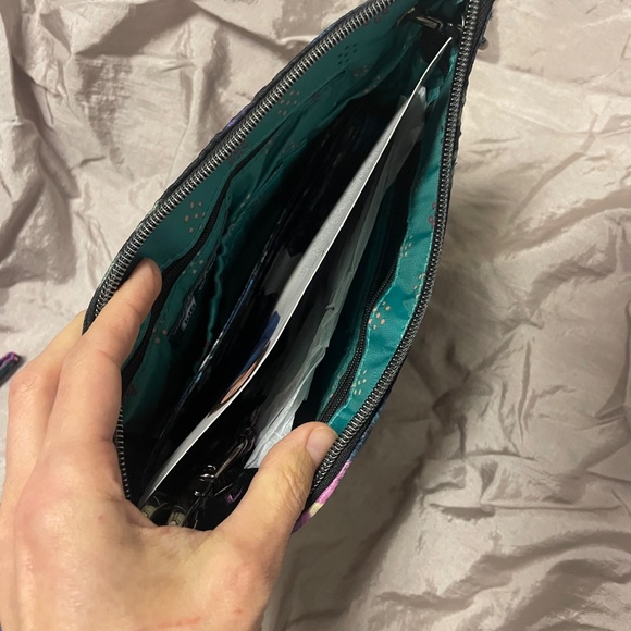 🌸 Lug Floral Crossbody Bag + Matching Wristlet Wallet – Set of 2 – New With Tag - Picture 3 of 3